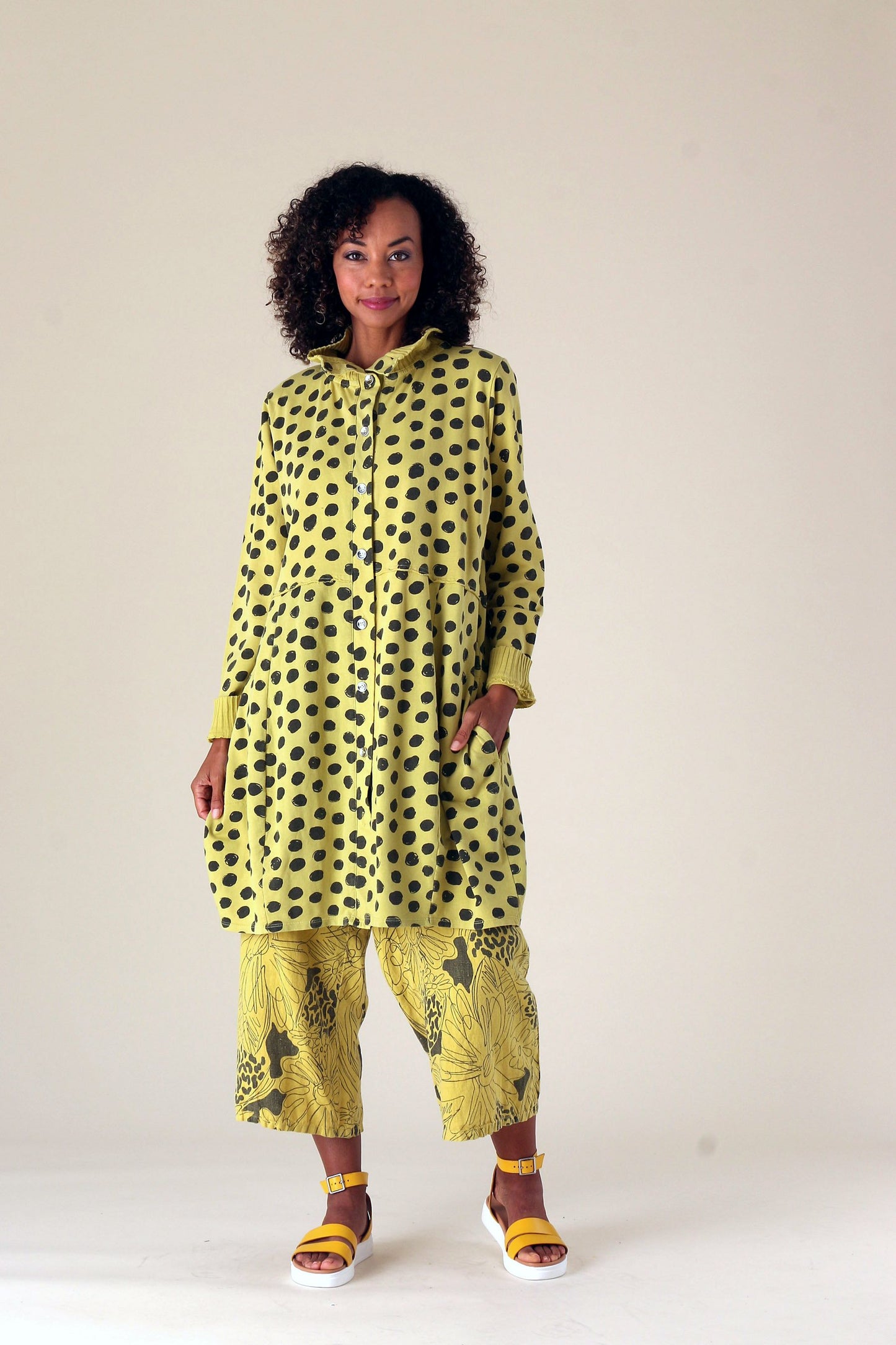 Load image into Gallery viewer, Citrus Polka Dot Button Down Bee Coat
