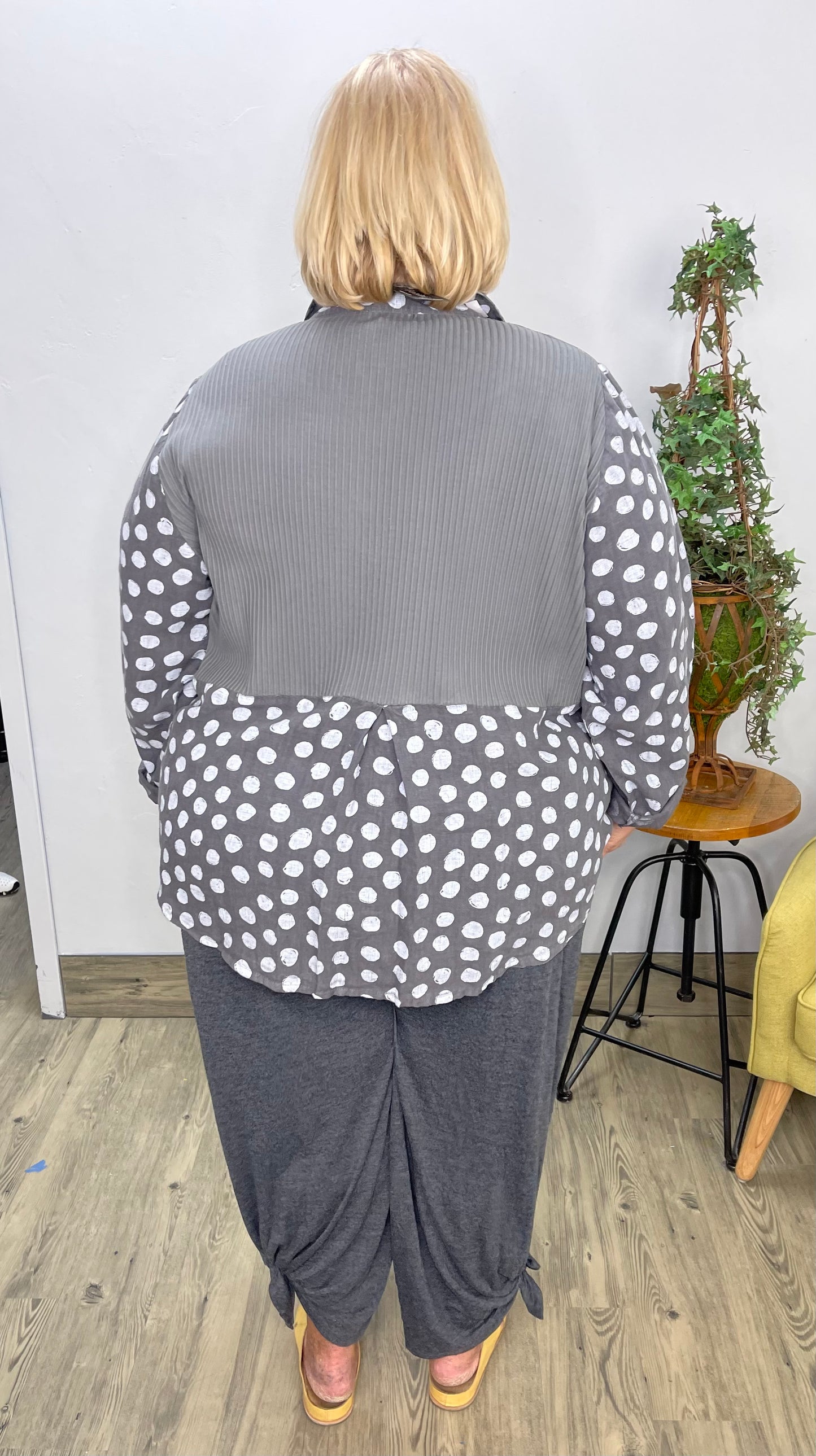 Load image into Gallery viewer, Dusk Gray Ribbed Back Linen Button Down Shirt
