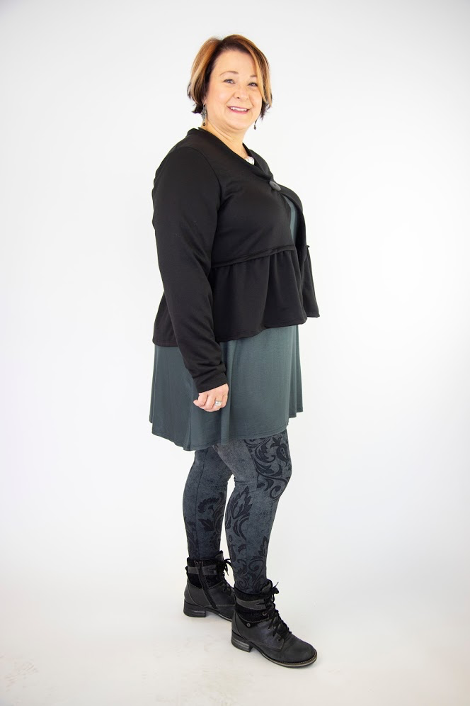 Load image into Gallery viewer, Twist Short Cardi - Black

