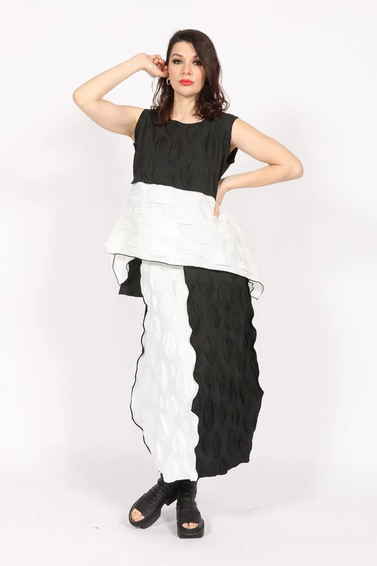 Load image into Gallery viewer, White/Black Sleeveless Pucker Asymmetric Top
