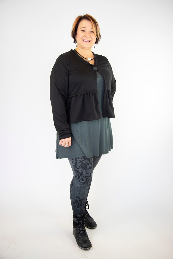 Twist Short Cardi - Black