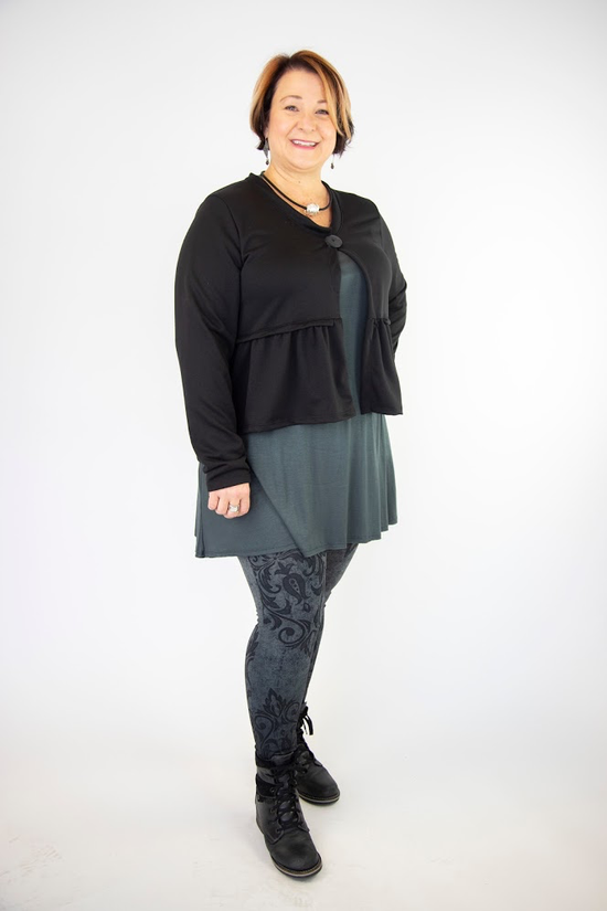 Load image into Gallery viewer, Twist Short Cardi - Black
